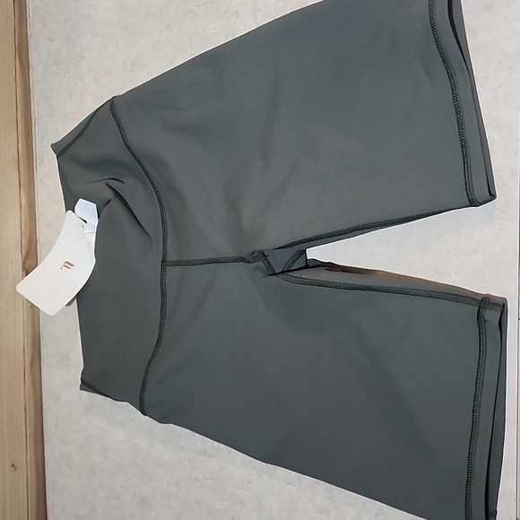 Fabletics High Waisted Powerhold shorts size small NWT - Picture 1 of 5